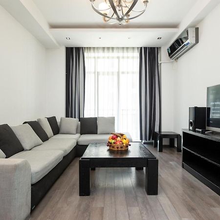Two Bedroom Apartment In The City Center Tbilisi Bagian luar foto