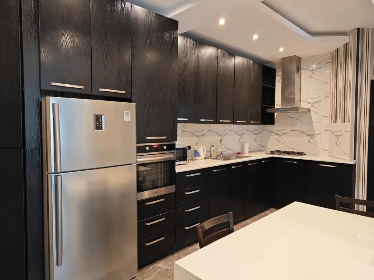 Two Bedroom Apartment In The City Center Tbilisi Bagian luar foto