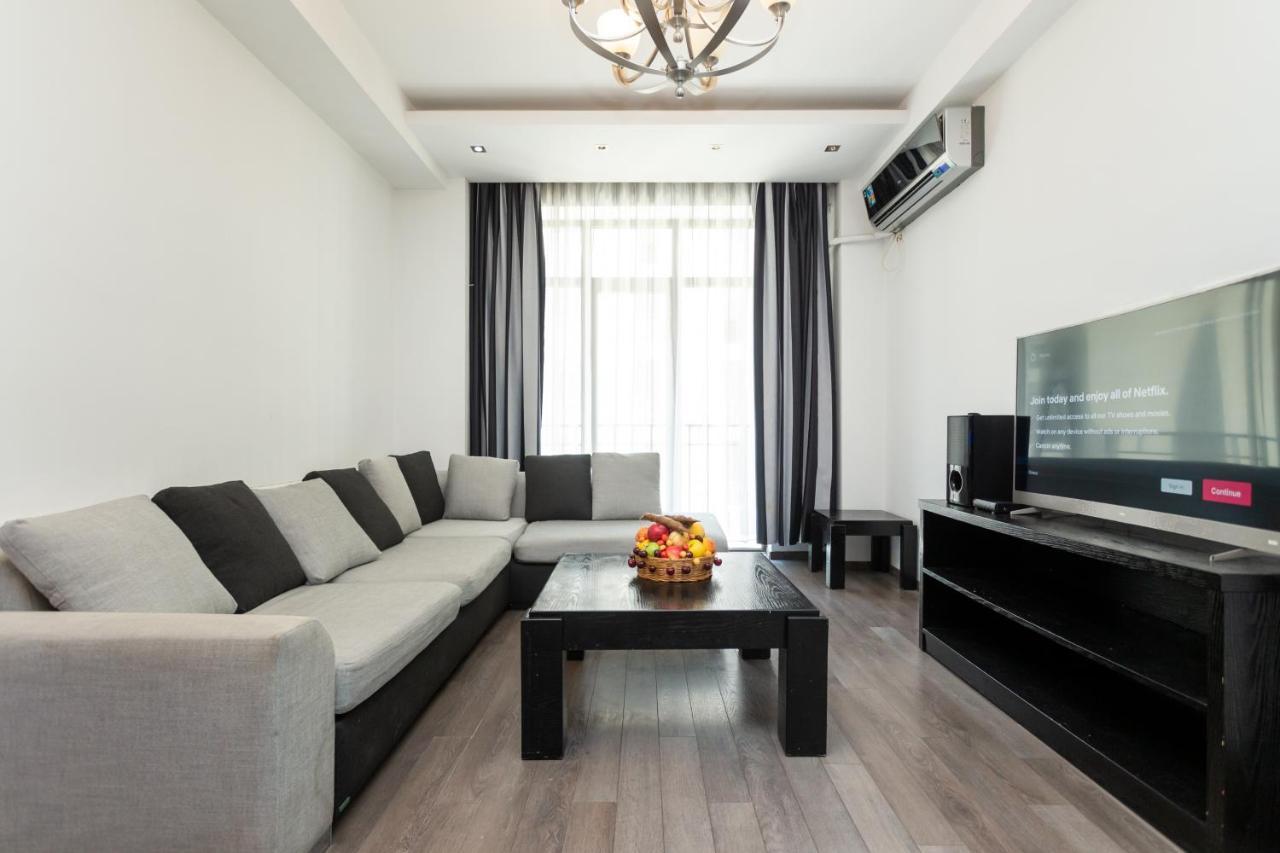 Two Bedroom Apartment In The City Center Tbilisi Bagian luar foto