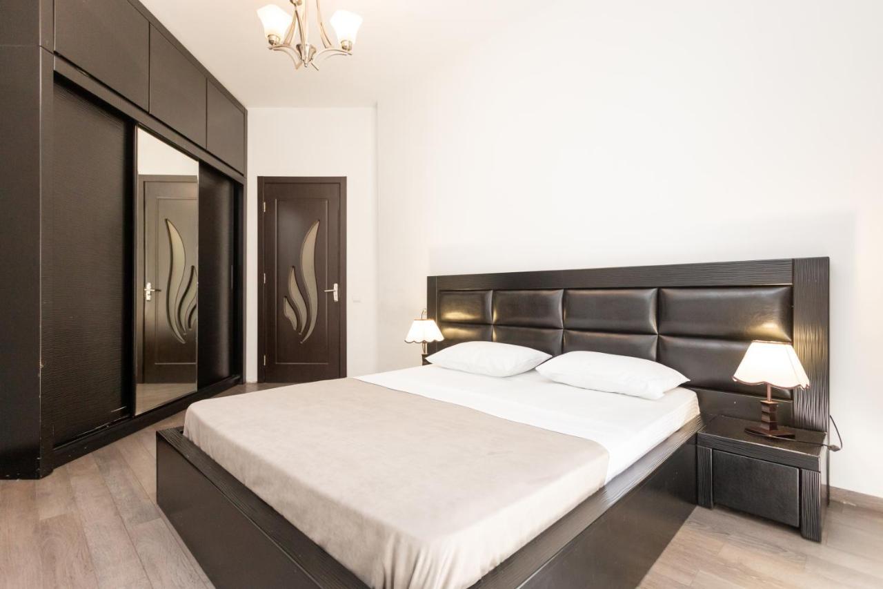 Two Bedroom Apartment In The City Center Tbilisi Bagian luar foto