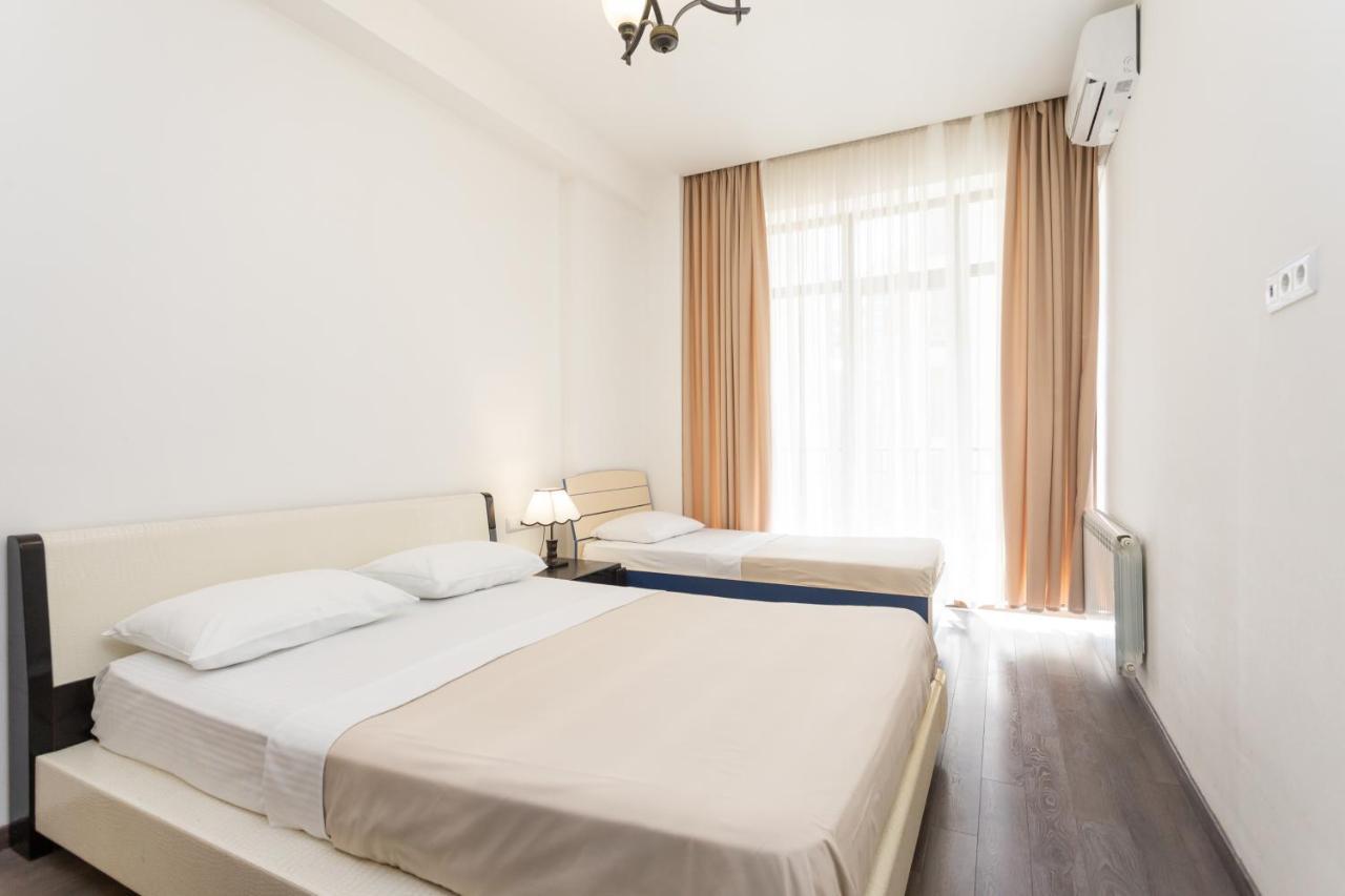 Two Bedroom Apartment In The City Center Tbilisi Bagian luar foto