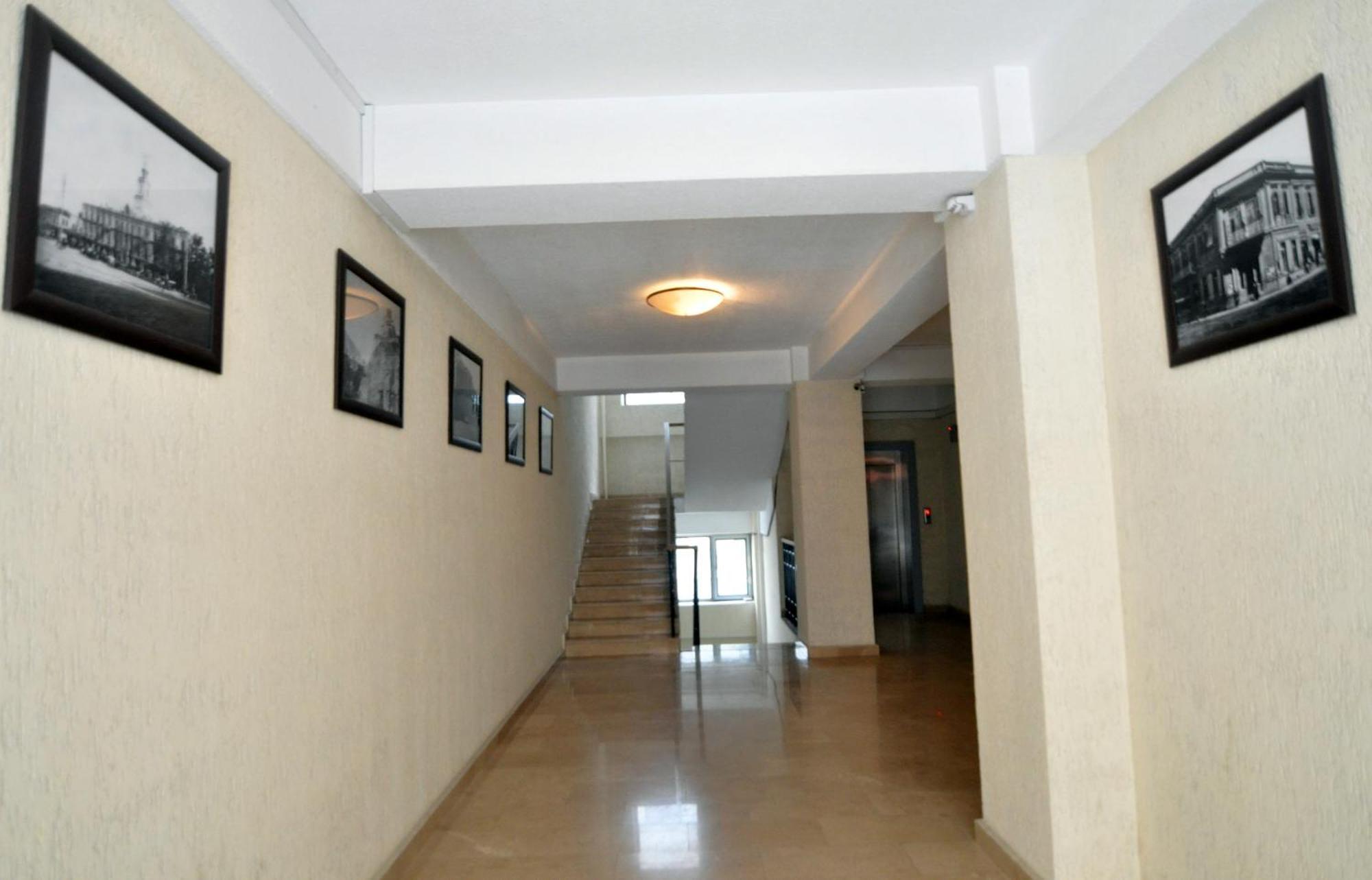 Two Bedroom Apartment In The City Center Tbilisi Bagian luar foto