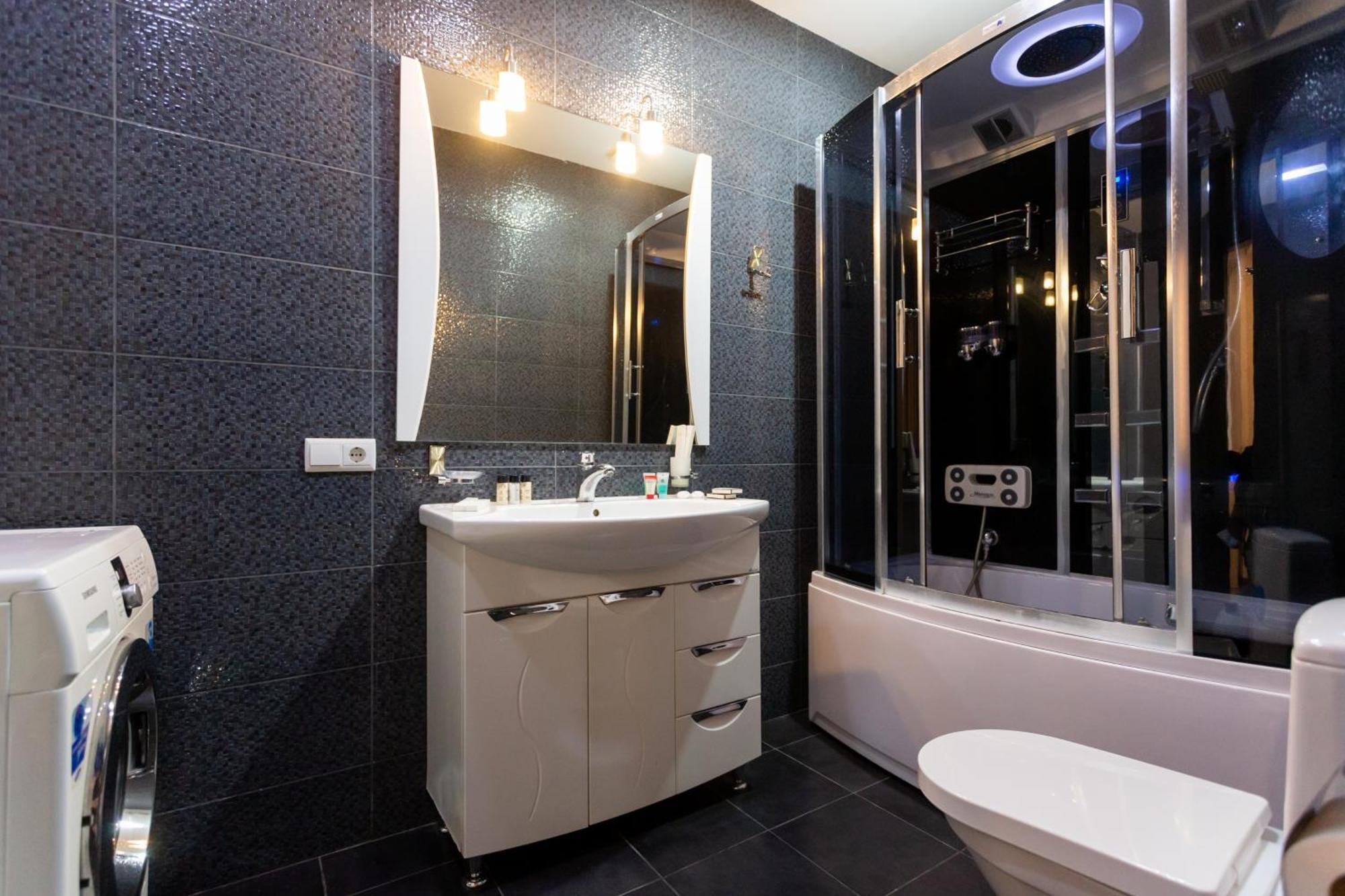 Two Bedroom Apartment In The City Center Tbilisi Bagian luar foto